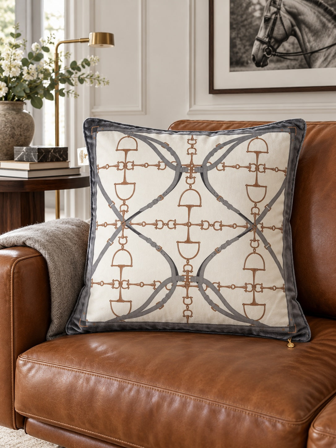 Bite Luxury velvet cushion Grey