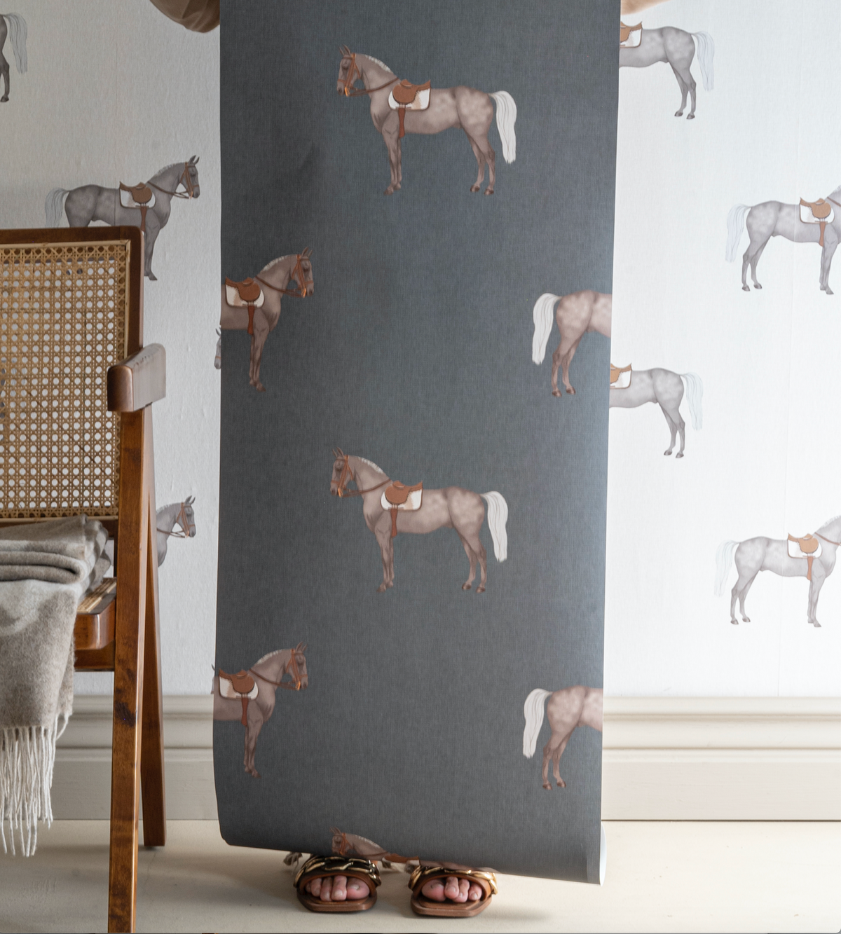 17-09-007-50 Wallpaper Petit Horse Dark Gray