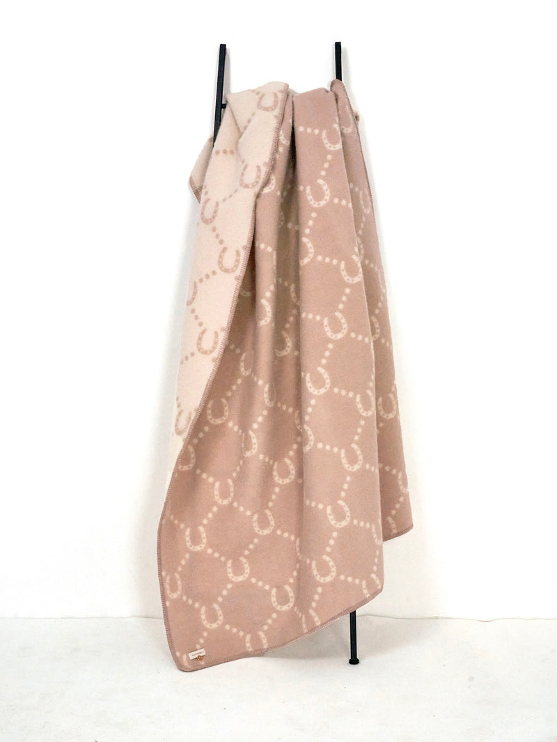 THROW HORSESHOE POWDER PINK