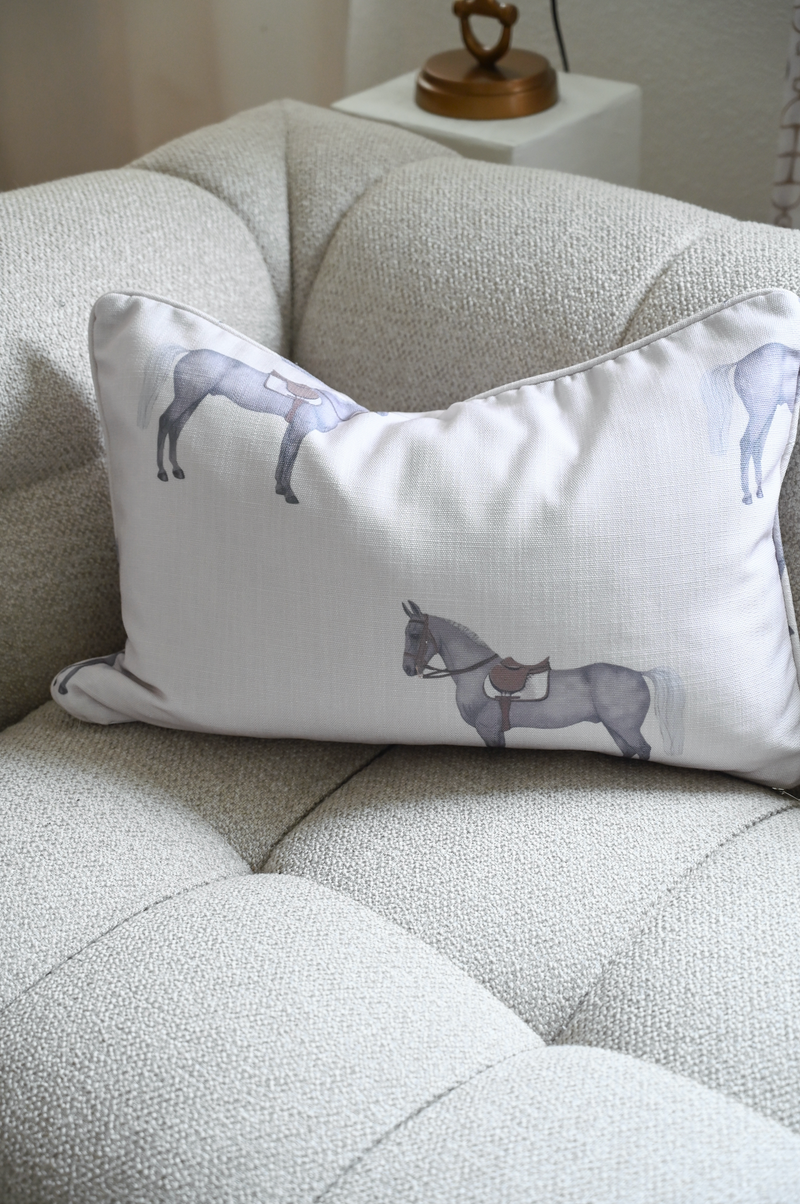 Petit Horse Off-white 60 x 40