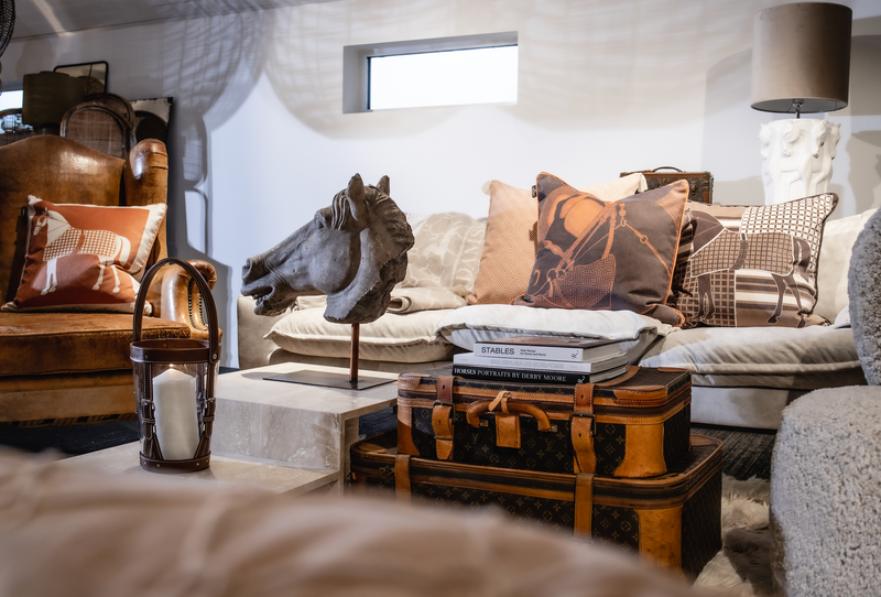 DECO HORSE CUSHION NEW LUXURY LINE BROWN
